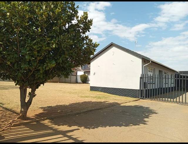 3 BEDROOM HOUSE FOR SALE IN GREENHILLS